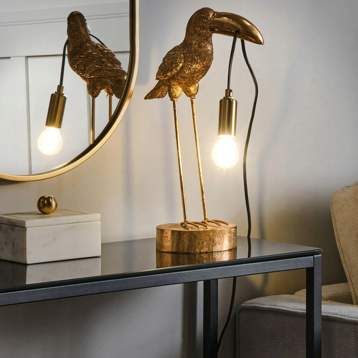 Lampa Złota Stołowa w Kształcie Tukana Elegancka Lampka Mosiądz 42 cm Tukan