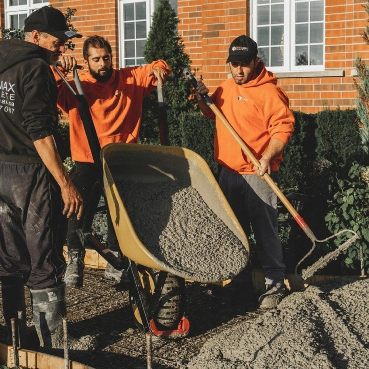 Taczka Budowlana Ogrodowa Stalowa 160L Pojemności Pneumatyczna 250KG Udźwig