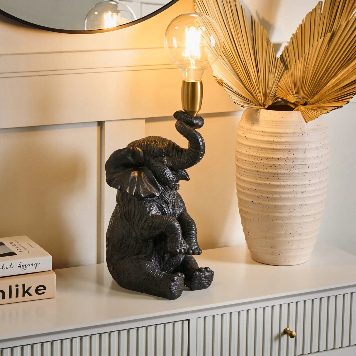 Lampa Czarna Stołowa w Kształcie Słonia Elegancka Lampka Mosiądz 37cm Słoń