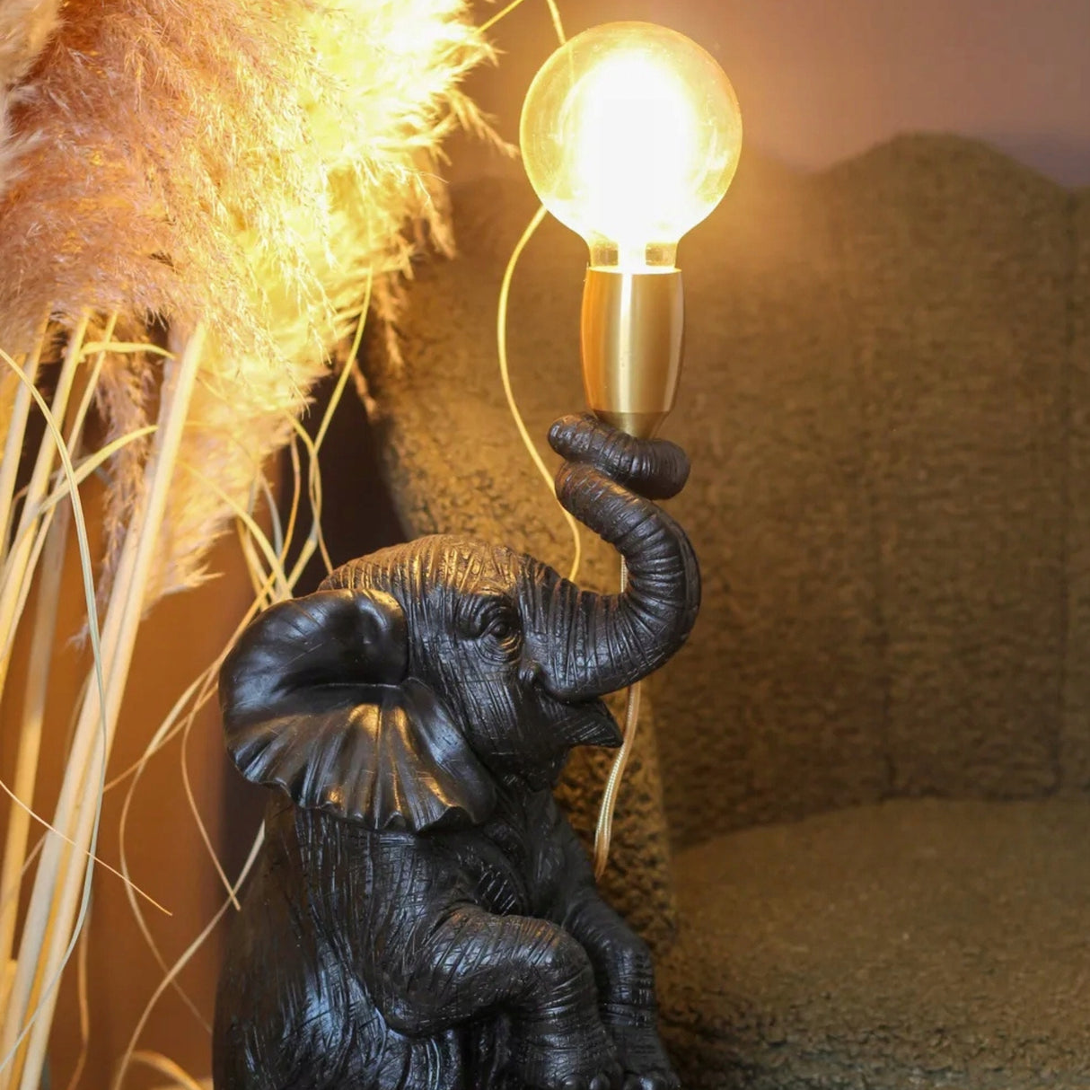 Lampa Czarna Stołowa w Kształcie Słonia Elegancka Lampka Mosiądz 37cm Słoń